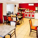 Foch Aparthotel