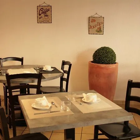 Hotel apartamentowy Foch 3*