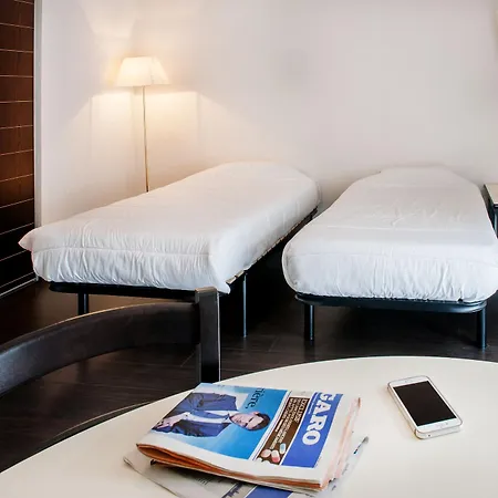Hotel apartamentowy Foch 3*