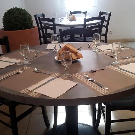 Hotel apartamentowy Foch 3*