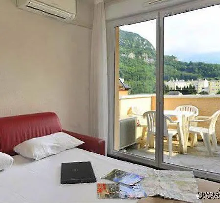 Hotel apartamentowy Foch 3*