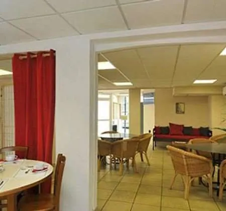 Hotel apartamentowy Foch 3*