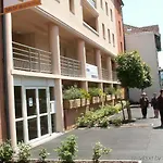 Foch Aparthotel